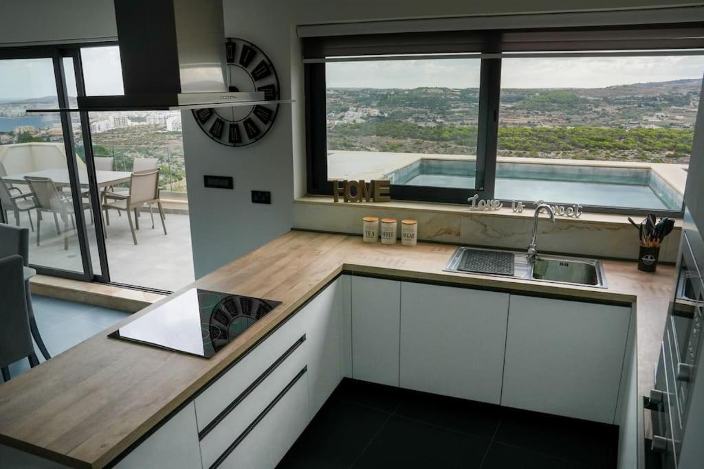 Lux Sea&Country Views With Pool Apartment Mellieha Bagian luar foto